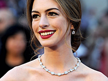 От попытки уйти в монастырь до сорванной свадьбы с мошенником: 10 фактов об Энн Хэтэуэй