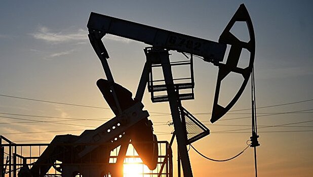Нефть перешла к росту в преддверии Дня независимости США