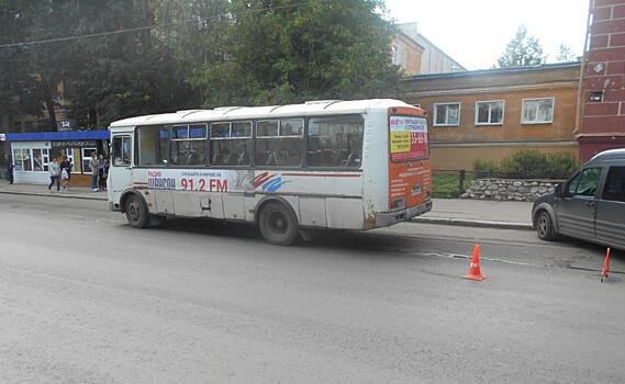 В Кирове 81-летнюю пенсионерку зажало в дверях автобуса