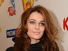 Алена Водонаева пришла на вечеринку в «голых» брюках