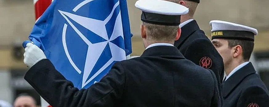 Полковник КНР Чжоу Бо: к Петербургу могут подойти войска НАТО
