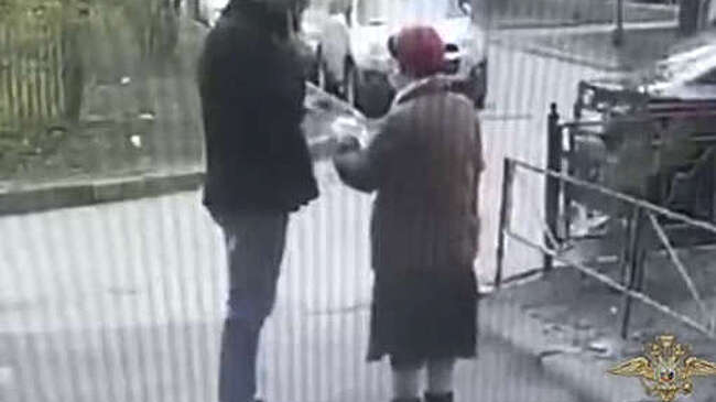 Сотрудники уголовного розыска задержали в Москве подозреваемую в мошеннических действиях в отношении 85-летней пенсионерки