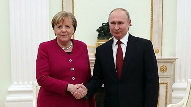 Путин и Меркель отметили необходимость режима прекращения боев в Ливии