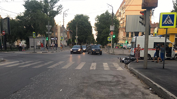 Пассажирка мотоциклиста пострадала из-за саратовчанки на KIA