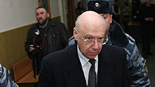 Суд в Петербурге прекратил банкротство экс-главы банка ВЕФК, но не освободил от долгов