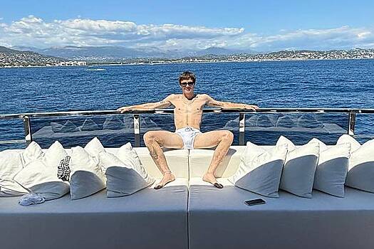 20-летний сын Дэвида Бекхэма повторил фотосессию отца в трусах