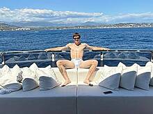 20-летний сын Дэвида Бекхэма повторил фотосессию отца в трусах