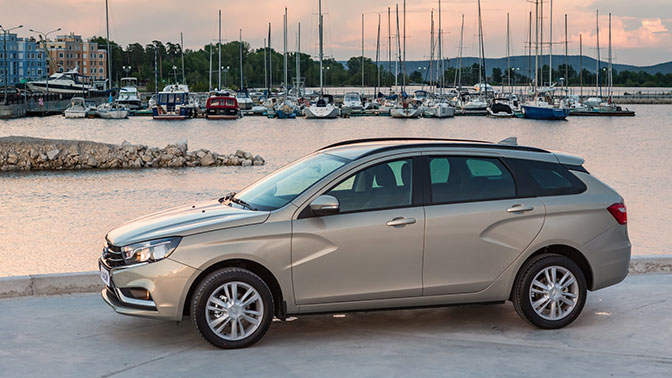 Lada Vesta       -  