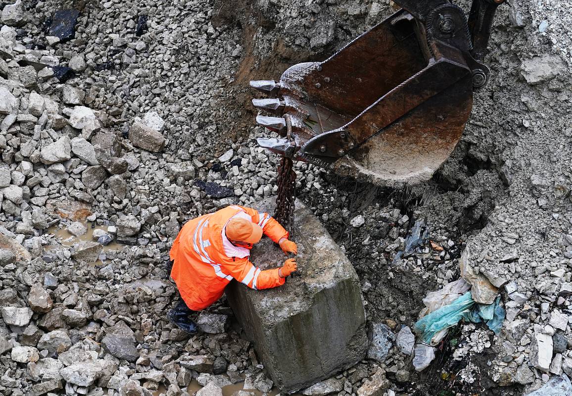 В Санкт-Петербурге прошла первая в этом году акция «Поющие мосты» — видео