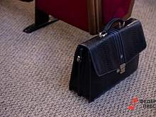 Екатеринбуржца посадили за взятку уехавшему на фронт прокурору