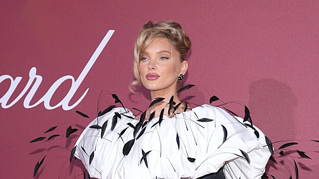 «Ангела» Victoria's Secret раскритиковали за фото в микрошортах