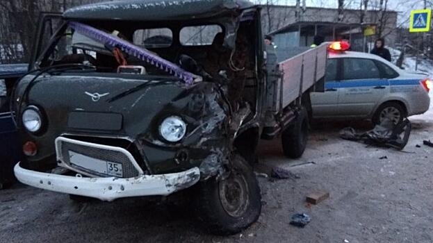 В ДТП с пьяным дальнобойщиком и патрульной машиной пострадали два вологжанина