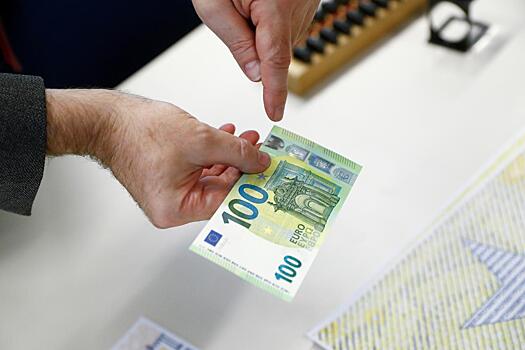 Курс евро к доллару ускорил снижение