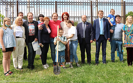 Участник «Квартета И» Александр Демидов заложил в Рязани липовую аллею в честь отца