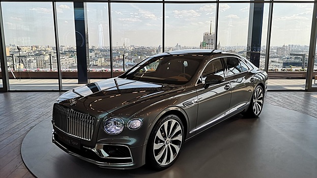 Круче Maybach и дешевле Aurus: в Россию привезли новый Bentley Flying Spur