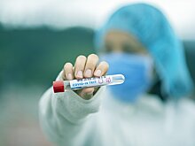 Врачи будут два раза делать тест живущим с больными COVID-19 москвичам