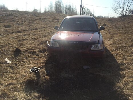 Пьяный водитель без страховки вылетел в кювет в Тверской области
