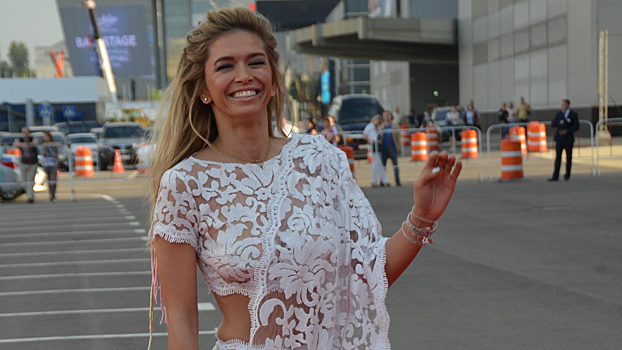 43-летняя Вера Брежнева восхитила публику снимками из Венеции