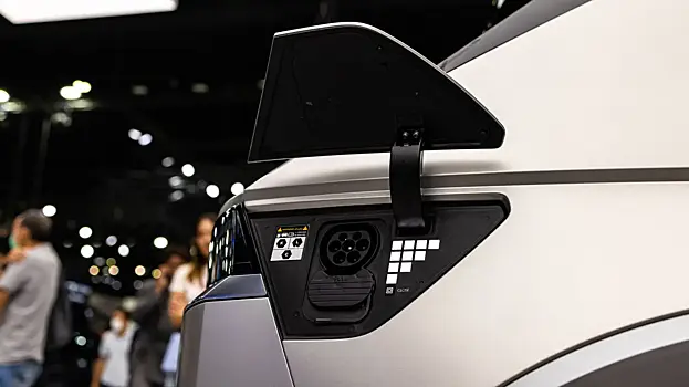 Эксперт назвал срок, когда электромобили станут дешевле бензиновых