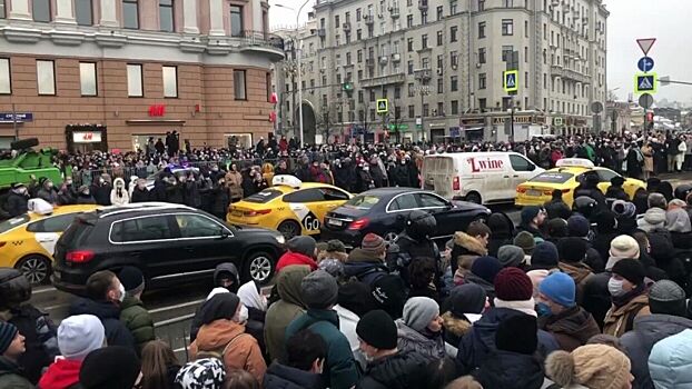 Полиция задержала Юлию Навальную на незаконном митинге в Москве