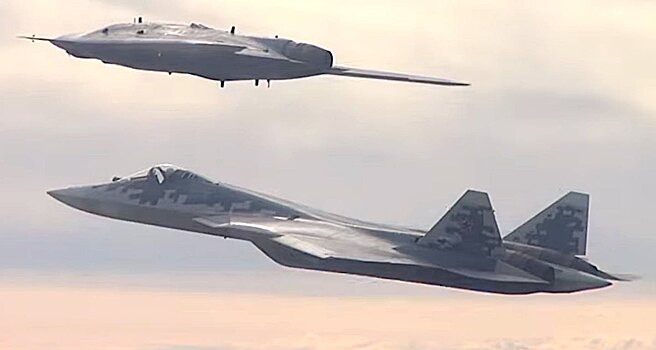 «Охотник» впервые полетал с Су-57: видео