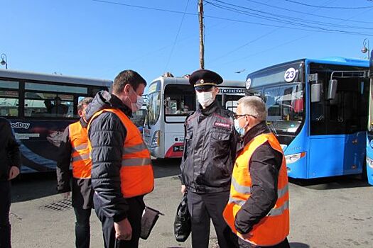 Во Владивостоке провели масочный рейд на Семеновской