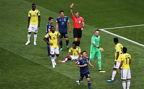 Первое удаление на ЧМ. Колумбийцы весь матч провели вдесятером и проиграли аутсайдеру