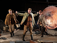 На малой сцене МХТ имени Чехова состоялась премьера спектакля «Ювенильное море» по Платонову