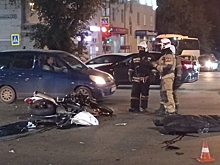 В Екатеринбурге мотоциклист насмерть разбился об автомобиль