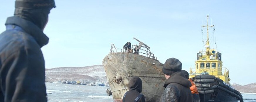 На Камчатке с 15 мая начнут поднимать затонувшие корабли в Авачинской бухте
