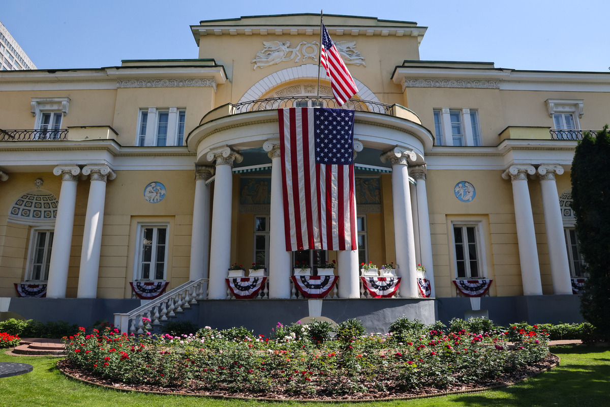 США призвали граждан покинуть одну страну