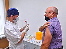 Более 400 тысяч жителей Москвы сделали прививку от гриппа в мобильных пунктах