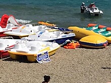 В Новороссийске на Центральном пляже закрыли нелегальную точку проката катамаранов