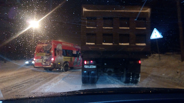 Сотни банок пива выпали на дорогу во время ДТП под Ногинском