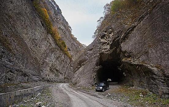 В Северной Осетии реконструируют дорогу, уничтоженную из-за схода ледника в 2002 году