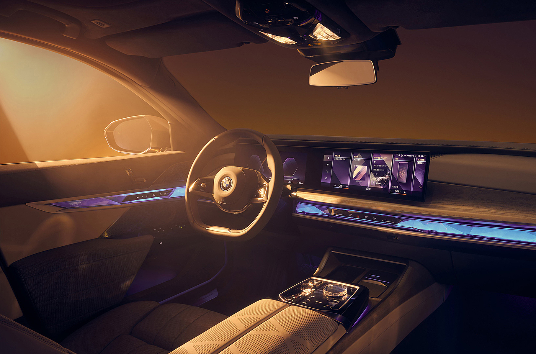 Дизайнер BMW предрек скорый конец моды на гигантские экраны