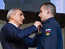 Накануне Дня Победы тюменский губернатор вручил награды бойцам СВО