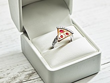 Domino's выпустил в продажу бриллиантовое кольцо в форме пиццы