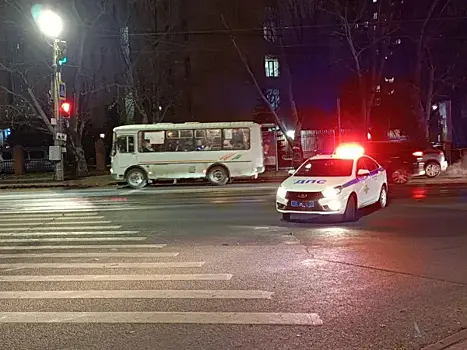 В Тольятти нашли водителя автобуса, который ехал по встречке на красный