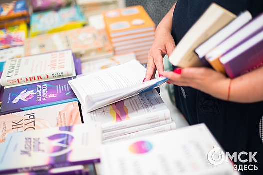 Просветление через броневик и скрипка-убийца: пролистываем книжные рекомендации