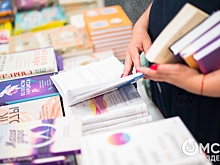 Просветление через броневик и скрипка-убийца: пролистываем книжные рекомендации
