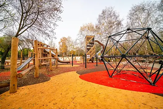 В Тольятти в парке Комсомольского района появилась новая детская площадка