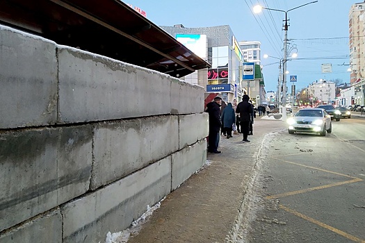 Гладков предложил снимать на видео тех, кто использует укрытия как туалеты