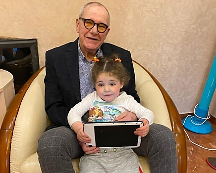 «Какой счастливый папа»: Эммануил Виторган поделился домашним видео с 4-летней дочерью