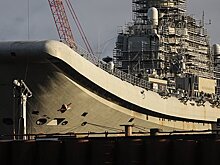 Операцию по выводу «Адмирала Кузнецова» из дока приостановили