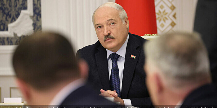 Лукашенко потребовал от чиновников исключить волокиту и бюрократизм при решении проблем в микрорайоне Сокол