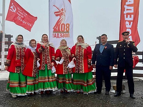 На месте битвы за Кавказ в горах Сочи установили копию Знамени Победы