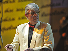 «Мне тяжело»: 89-летний композитор Раймонд Паулс перенес операцию