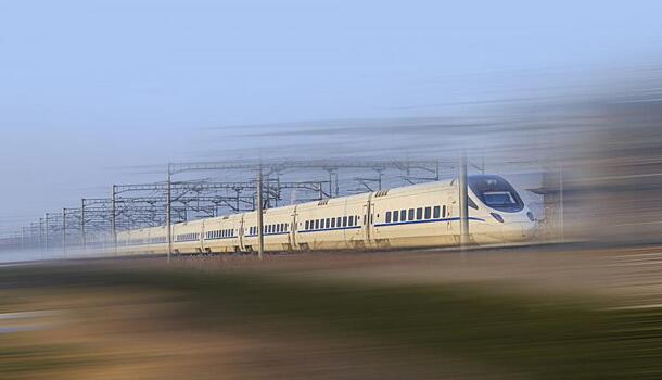 Поезд, развивающий скорость до 600 км/ч, сошел с конвейера в Китае