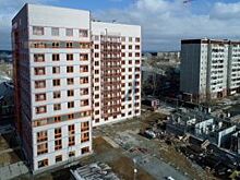 На Эльмаше появился дом с оранжевыми окнами